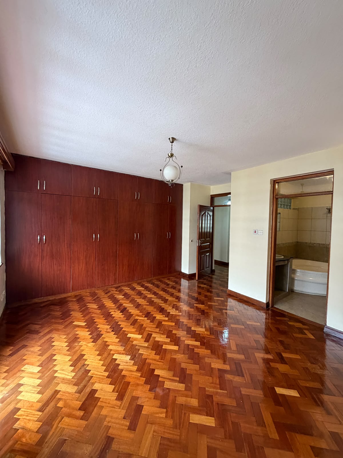 Merlin Court Apartments