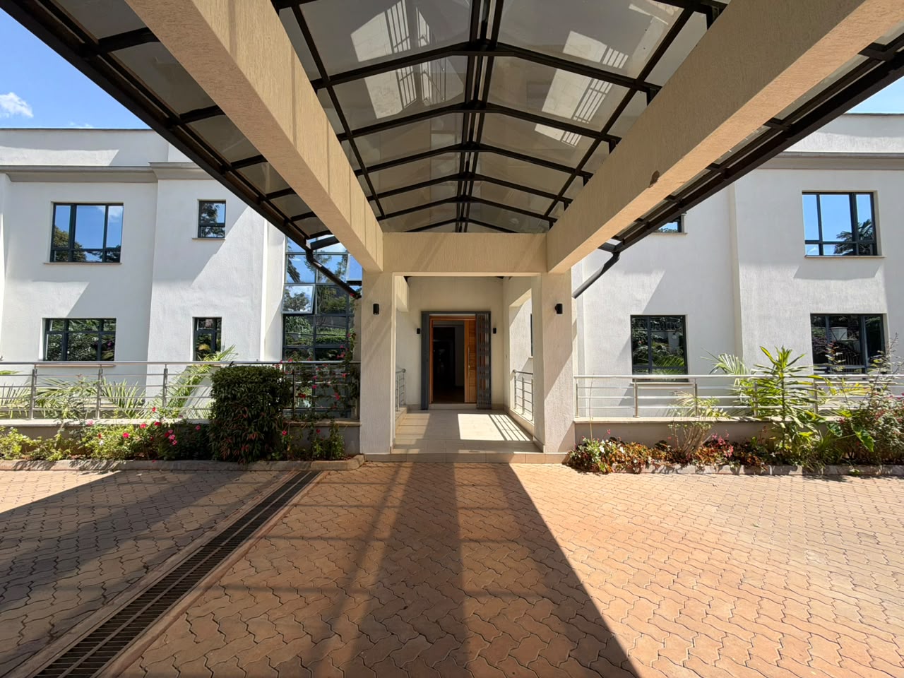 5-Bedroom House + 2 DSQs To Let in Thigiri
