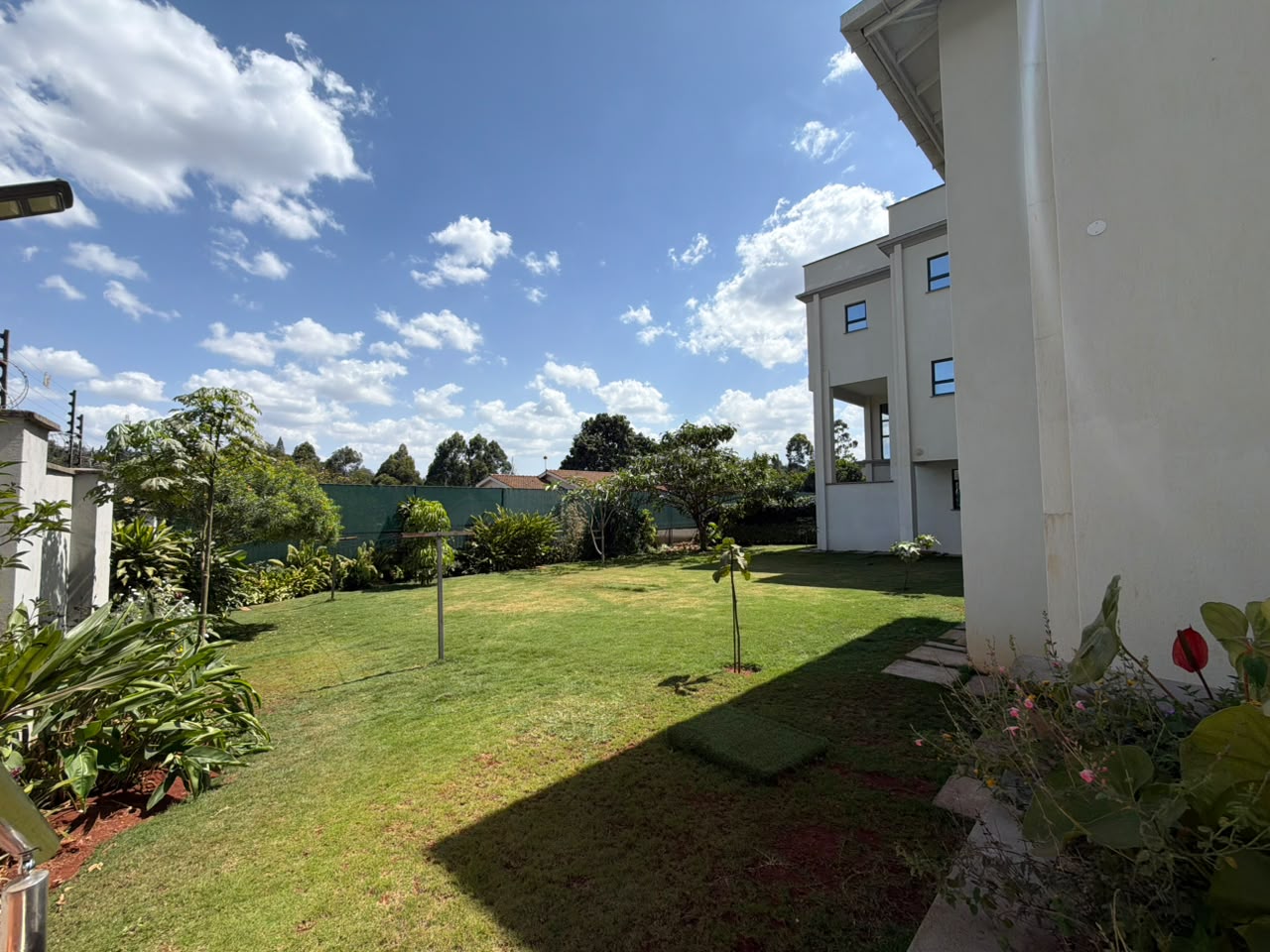 5-Bedroom House + 2 DSQs To Let in Thigiri