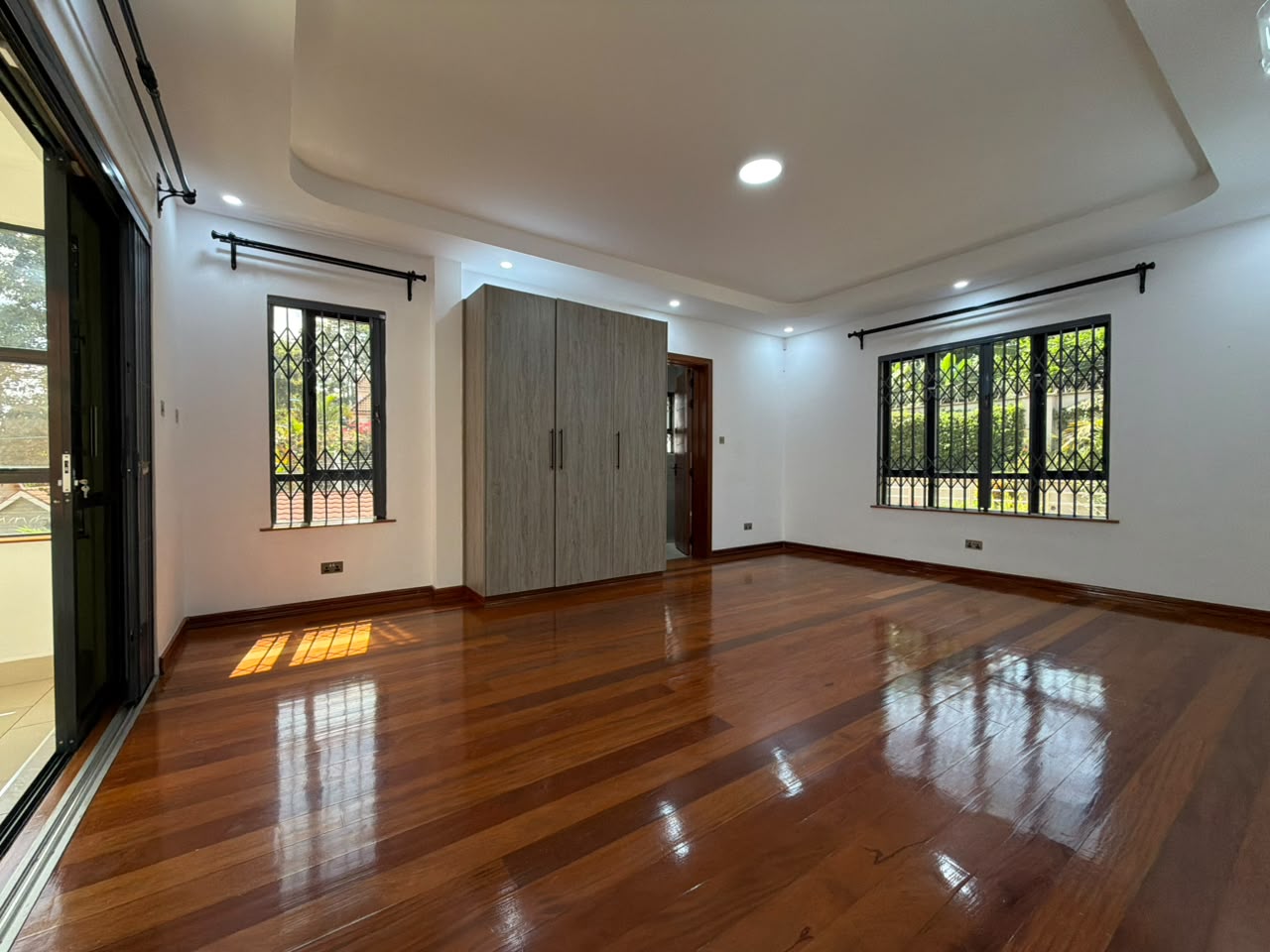 5-Bedroom House + 2 DSQs To Let in Thigiri