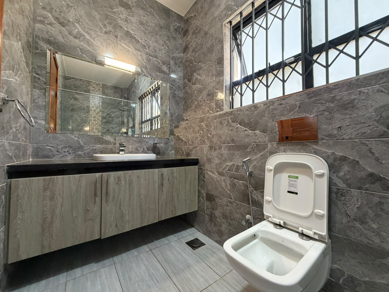 5-Bedroom House + 2 DSQs To Let in Thigiri