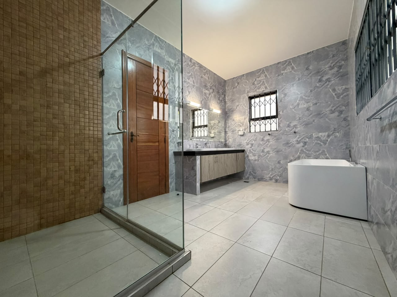 5-Bedroom House + 2 DSQs To Let in Thigiri